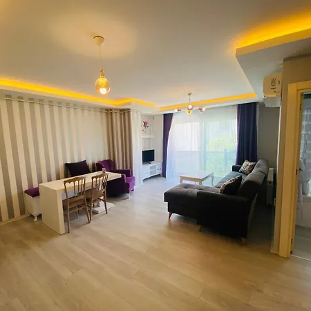 Ξενοδοχείο με διαμερίσματα Royal Loft 4*